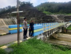 Curah Hujan Tinggi Setiap Harinya, Polsek Gunem Pantau Debit Air di Waduk Panohan