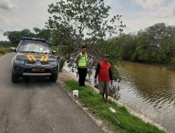 Antisipasi Resiko Banjir, Polsek Sarang Monitoring Debut Air Sungai di Wilayahnya