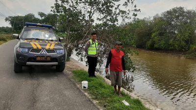 Antisipasi Resiko Banjir, Polsek Sarang Monitoring Debut Air Sungai di Wilayahnya