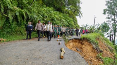 Kapolda Jateng Pantau Langsung Longsor Pekalongan, Polda Kerahkan Unit K9 dan Ekskavator