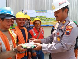 Langkah Kecil, Dampak Besar: Kepedulian Kapolsek KSKP untuk Buruh Pelabuhan