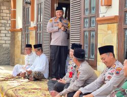 Kunjungan Ke Ponpes, Kapolres Rembang Buka Bersama Dengan Para Santri