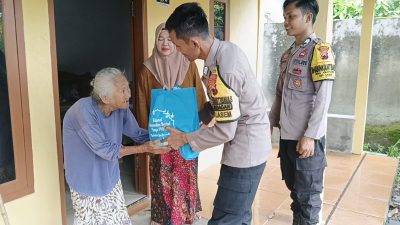 Mengisi Giat di Bulan Ramadhan, Para Bhabinkamtibmas Polsek Lasem Gelar Baksos Presisi Untuk Warga Binaan Kurang Mampu