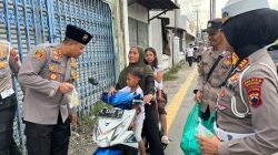 Selain Menggelar Baksos, Polres Rembang Juga Bagi-bagi Takjil di Gunem