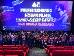 Pupuk Kebersamaan, Kapolres Rembang Bersama Anggota Gelar Nobar Film “Sayap Sayap Patah 2”