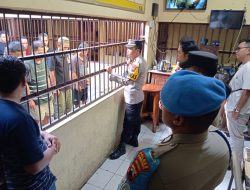 Piket Pawas dan Anggota Polres Rembang Laksanakan Pengecekan Tahanan