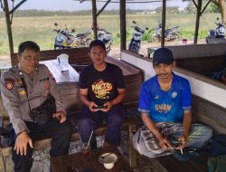 Bhabinkamtibmas Polsek Rembang Kota Ngopi Bareng Warga Tampung Informasi Kamtibmas