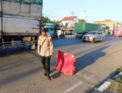 Polsek Lasem Gelar Patroli di Jalan Nasional Jembatan Babagan Soditan, Tertibkan Truk Parkir Liar