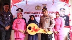 Polres Rembang Serahkan Rumah Hasil Bedah Rumah Polri dan Bansos kepada Warga Kragan