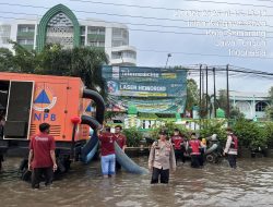 Hari ke-6 Kaligawe Masih Digenangi Banjir, Polrestabes Semarang dan Polda Jateng Terus Bantu Warga