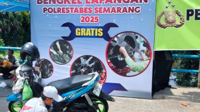 Bantu Pengendara Terdampak Banjir di Genuk, Polrestabes Semarang Dirikan Bengkel Lapangan