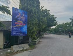 Gencarkan Edukasi Ops Zebra 2025, Satlantas Rembang Pasang Baliho Himbauan Tertib Lalu Lintas
