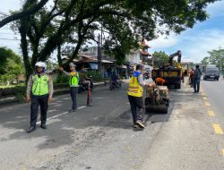 Cegah Fatalitas kecelakaan akibat kerusakan jalan, Polres Semarang laksanakan hal ini.