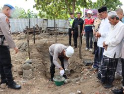 Kapolres Kendal Letakkan Batu Pertama, Pembangunan Mapolsek Kangkung Resmi Dimulai