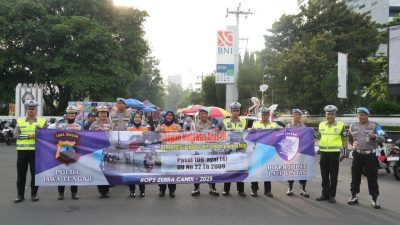 Petugas Gabungan Gelar Sosialisasi Operasi Zebra Candi 2025 di Area Car Free Day Simpang Lima Semarang