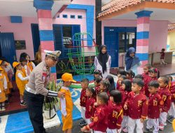 Polsanak Satlantas Rembang Hadirkan Pembelajaran Disiplin yang Ceria di TK Bhayangkari 48