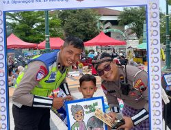 Satlantas Polres Rembang Hadirkan “Art Policing” di Alun-Alun, Edukasi Keselamatan Berlalu Lintas dengan Cara Kreatif
