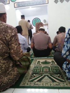 Aiptu H Siman Menjadi Imam Dan Khotib dalam Sholat Jumat Di Masjid Jami " Kec. Bulu Kab Rembang