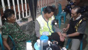 Sub Satgas Dokkes Satgas Bantuan Polres Rembang Cek Kesehatan Anggota Pospam Dalam Rangka Ops Lilin Candi 2016