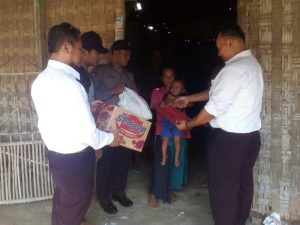 Berikan Santunan dan Sembako  Anggota Polsek Kaliori Polres Rembang Datangi Rumah Anak Yatim Piatu di Desa Meteseh
