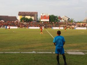 Personil Polres Rembang Amankan Pertandingan Liga 2 Sepak Bola PSIR Rembang vs Persipur Purwodadi