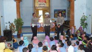 Puluhan anak TK  Bias Rembang Kunjungi Kantor Sat Lantas Polres Rembang