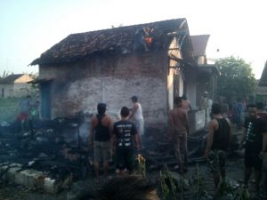 Lupa Matikan Api Saat Masak Air , Dapur Rumah Seisinya di Rembang Terbakar