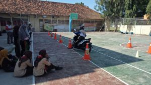Sat Lantas Polres Rembang Ajarkan Safety Riding untuk Kegiatan Ekstrakurikuler di Sekolah