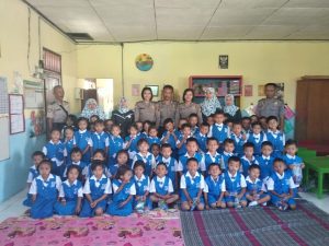 Sat Binmas Polres Rembang Polsanak di TK Ngudi Rahayu