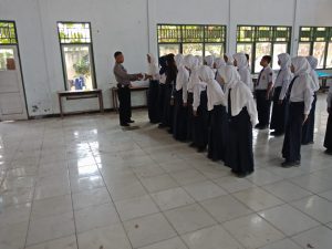 Sat Binmas Polres Rembang Latih PKS Di SMP Negeri 2 Rembang