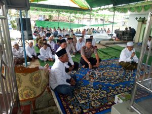 Kapolsek Kaliori Polres Rembang Hadiri Pengajian Umum Dalam  Rangka Haul K. Umar Sidin ke 53