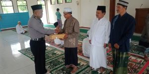 Sat Binmas Polres Rembang Serahkan Al Qur’an Di Masjid Mashlahatul Ummah