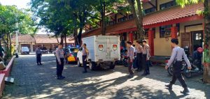 Polres Rembang Kawal Kotak Suara Ke Rapat Pleno Rekapitulasi Penghitungan Suara Pemilu Tingkat Kabupaten