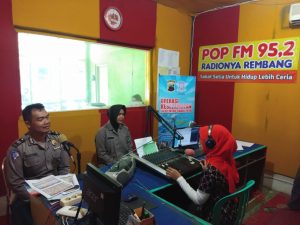 Melalui Radio POP FM , Sat Lantas Polres Rembang Sosialisasikan Ops Keselamatan Candi 2019