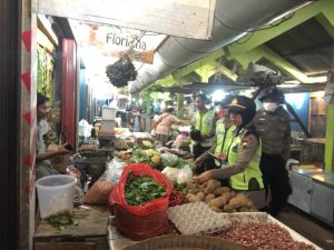 Jelang Idul Fitri, Polwan Polres Rembang Tingkatkan Patroli Pasar Tradisional