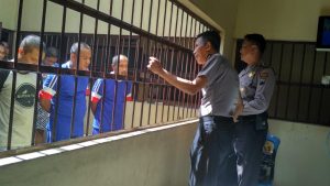 Ka SPKT Polres Rembang Ajak Tahanan Olah Raga Pagi Bersama
