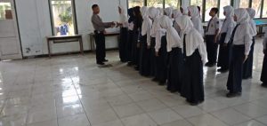 Sat Binmas Polres Rembang Latih PKS Di SMP Negeri 2