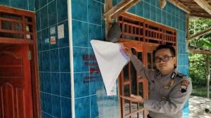 VIRAL Foto Warga Tutup Label “Keluarga Miskin” di Rembang, Ini Fakta Sebenarnya