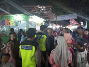 Pengunjung Ramai, Satsabhara Polres Rembang Sambangi Taman Kartini