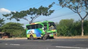 Kecelakaan  Libatkan Minibus dan Tiga Motor, Satu Tewas