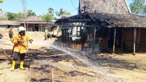 Rumah Di Sulang Rembang Terbakar, Tiga Warga Alami Luka Bakar