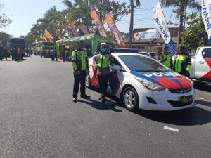 Satlantas Polres Rembang Kawal Bus Rombongan Calon Haji Kloter 56
