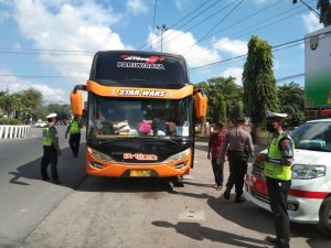 Polres Rembang Bersama Tim Satgas Covid-19, Putar Balikan 5 Bus Pariwisata
