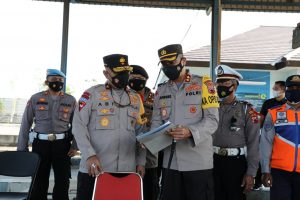 Wakapolda Jateng Cek Pos Penyekatan Ops Ketupat Candi 2021 di Sarang Rembang Jateng