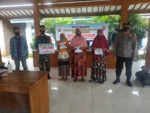 TNI-Polri di Kaliori Rembang Kompak Dampingi Pembagian BLT-DD