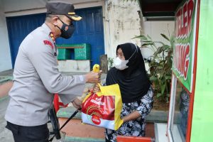 Polres Rembang distribusikan 100 Paket bansos di peruntukan kepada PKL