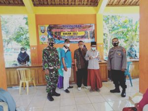 Sinergitas TNI-Polri di Sedan Rembang, Pantau Pembagian BLT-DD