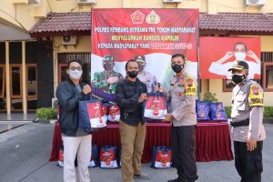Kapolres Rembang Salurkan Bansos PPKM untuk Awak Media Kabupaten Rembang