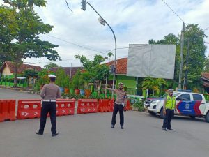 Kanit Dikyasa Satlantas Polres Rembang : Penutupan Jalan dalam rangka PPKM Darurat, Tidak mengganggu Kegiatan Pedagang