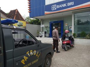 Polsek Sumber Rembang Patroli Obvit Bank saat Wekend